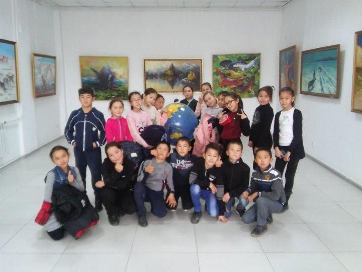 Мектеп оқушылары "Көне Тараз тарихи - археологиялық кешені" мен орталық Музейге экскурсия жұмысында.