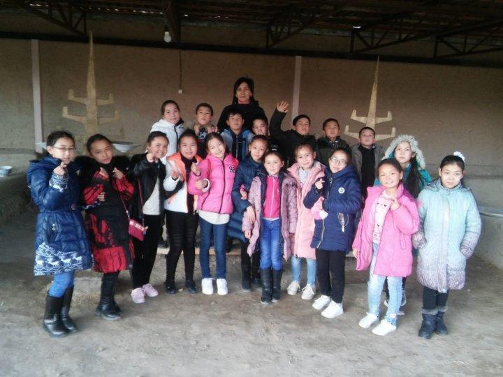 Мектеп оқушылары "Көне Тараз тарихи - археологиялық кешені" мен орталық Музейге экскурсия жұмысында.