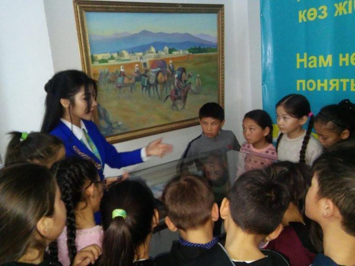Мектеп оқушылары "Көне Тараз тарихи - археологиялық кешені" мен орталық Музейге экскурсия жұмысында.