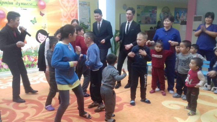 Мектеп оқушылары "мүгедек балаларды оңалту және бейімдеу орталығына" барып қайтты