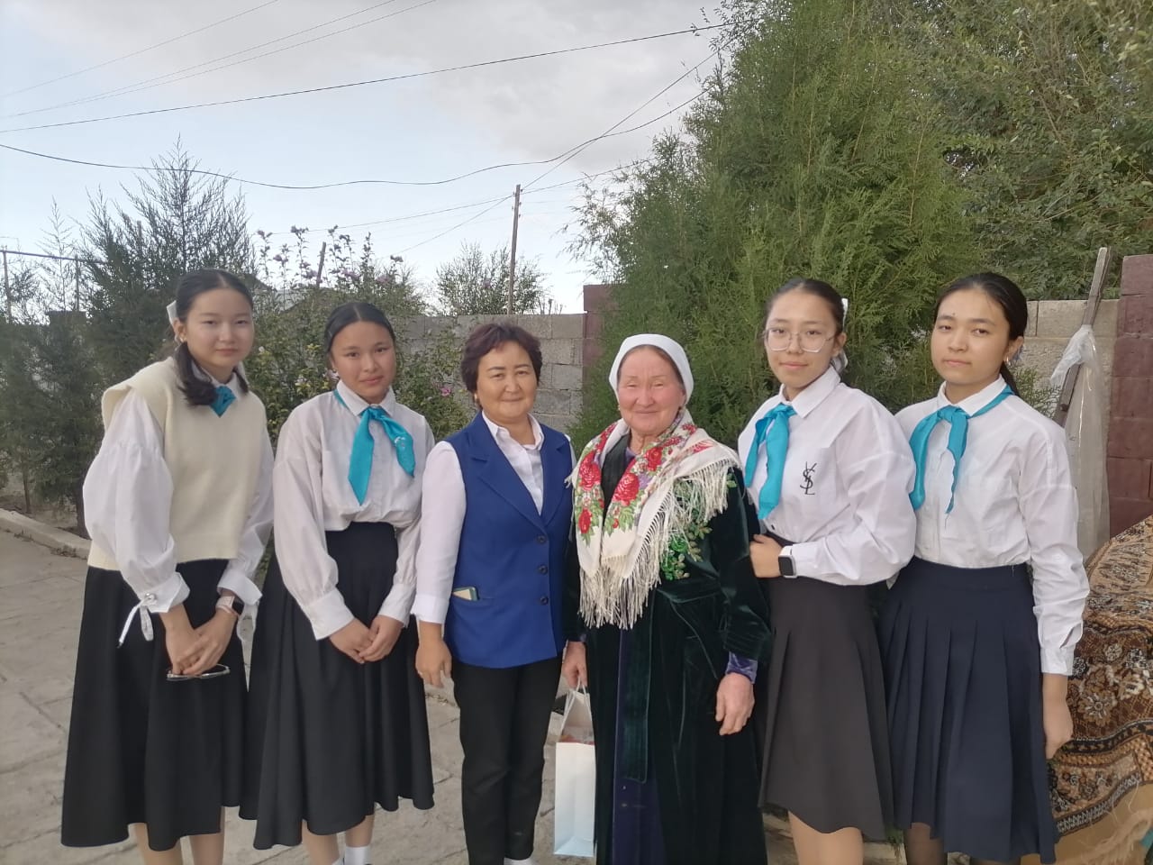 1 қазан қарттар күні